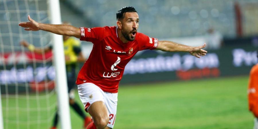 علي معلول ينقذ الجبهة اليسرى للأهلي قبل مواجهة المصري الحاسمة
