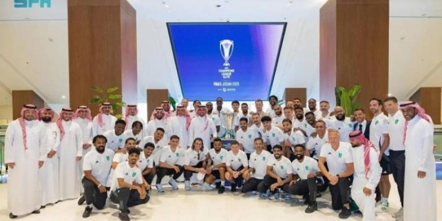 الفيصل للاعبي الأهلي: ما قدمتموه مصدر فخرنا ويعكس تطور رياضتنا