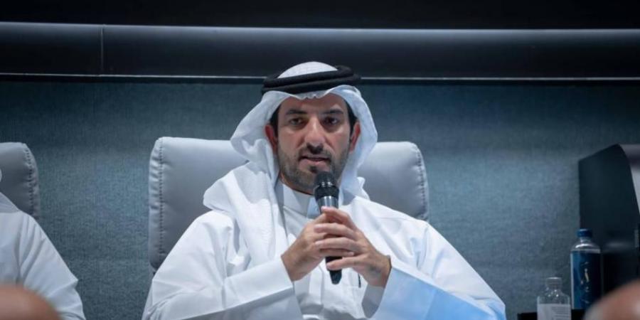 سلطان بن أحمد القاسمي يشهد جلسة العصف الذهني لجائزة «تميُّز»