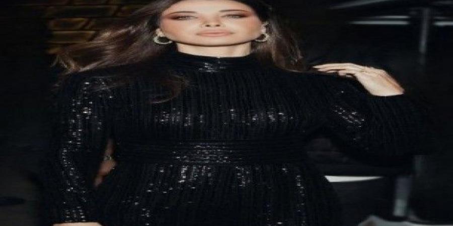 النجمات العرب يتألقن بإطلالات أنيقة توحّدت تحت راية الأسود الكلاسيكي