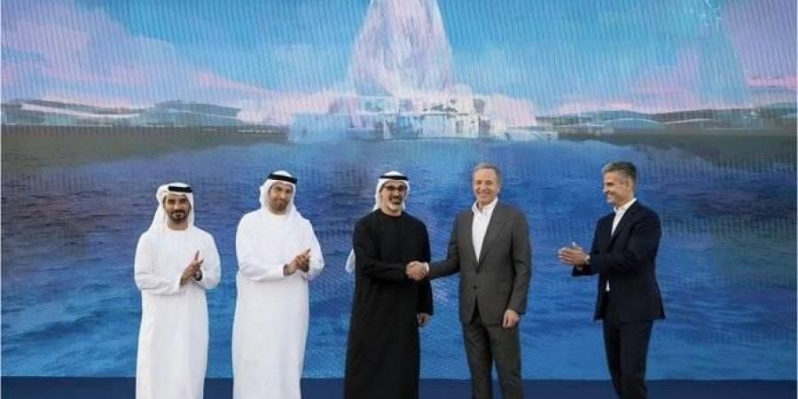 قرقاش: الإعلان عن «عالم ديزني» في جزيرة ياس يعزز جاذبية الإمارات السياحية