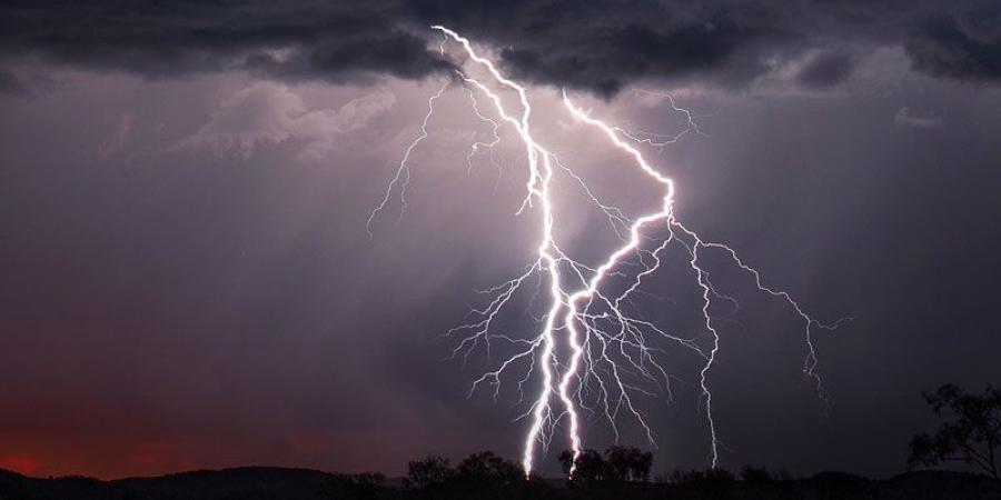 تقلبات جوية آخر النهار وفي الليل بهذه المناطق