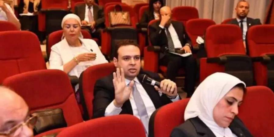 500 جنيه حد أدنى.. عبد المنعم إمام يطالب بربط زيادة القيمة الإيجارية بتكافل وكرامة