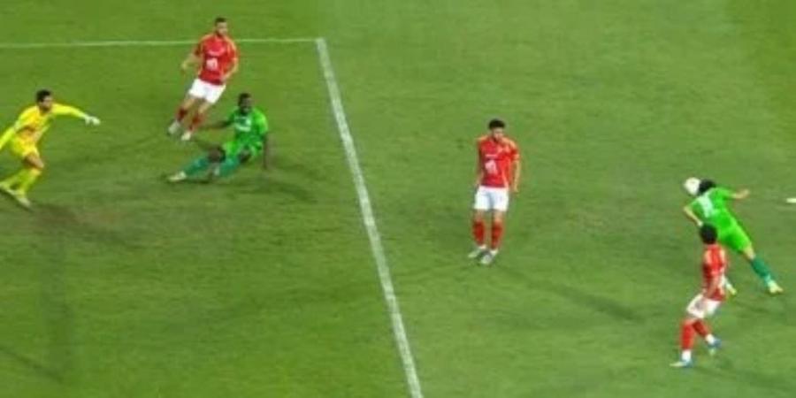 في الشوط الأول .. الأهلي يعدل نتيجته ويتغلب علي المصري 2 - 1 بأقدام عاشور وطاهر