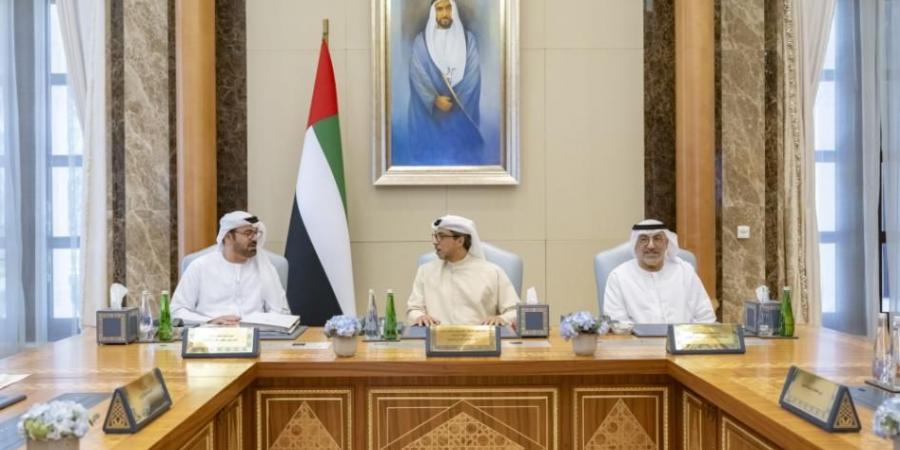 برئاسة منصور بن زايد.. «الوزاري للتنمية» يناقش مشاريع تطويرية حكومية