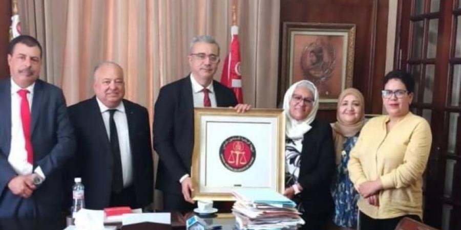 بودربالة يبحث مع سفير مصر دعم التعاون الثنائي وعددا من القضايا العربيّة والإقليميّة والدّولية (البرلمان)