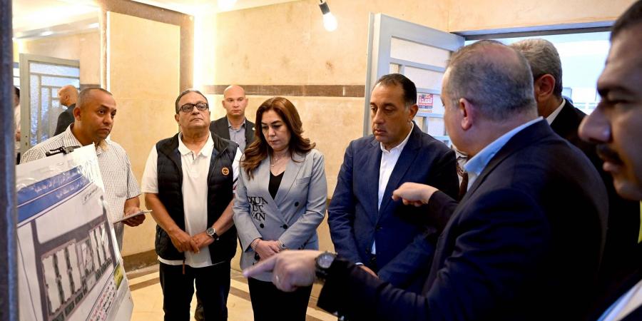 رئيس الوزراء يتفقد مشروع إسكان لمحدودى الدخل بالعجيزي