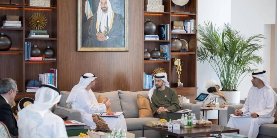 حمدان بن زايد يطلع على مستجدات مشروع السكك الحديدية الوطنية