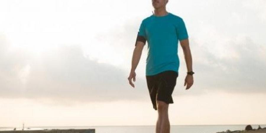 كم خطوة يجب أن تمشي يومياً لتُحدث فرقاً في صحتك..