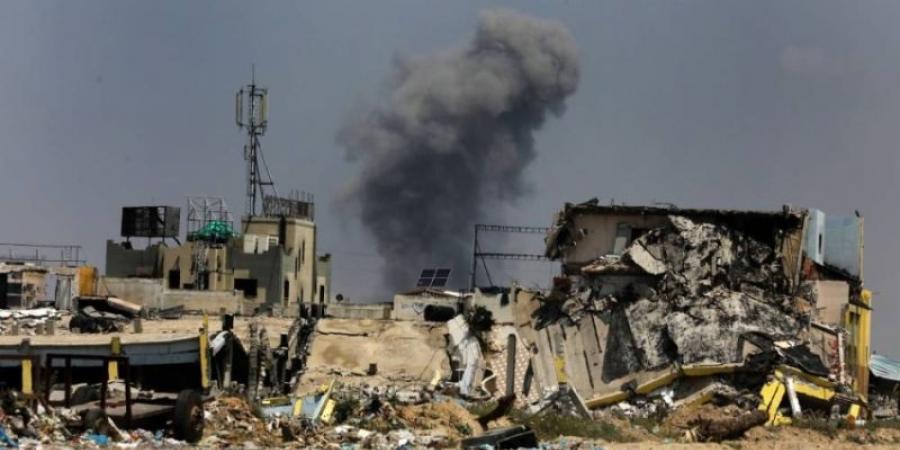 استشهاد (4) فلسطينيين في قصف الاحتلال خيمةً للنازحين بدير البلح