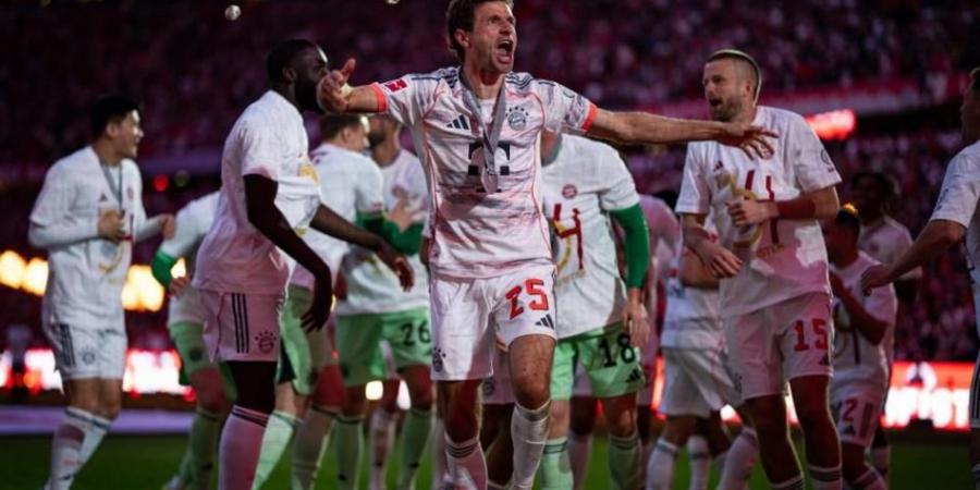 بايرن ميونخ يحتفل بلقبه الـ34 في الدوري الألماني أمام جماهيره