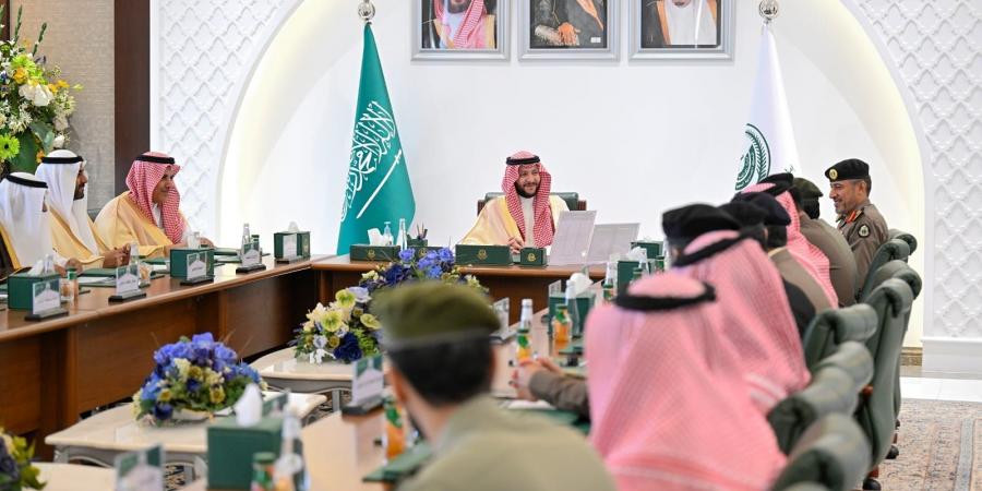 سعود بن نهار يطلع على الخدمات المقدمة للحجاج في مطار الطائف
