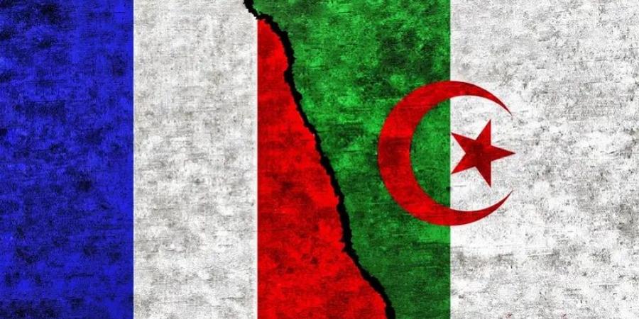 الجزائر تطرد شخصين اتهمتهما ب"الانتماء للاستخبارات الفرنسية"