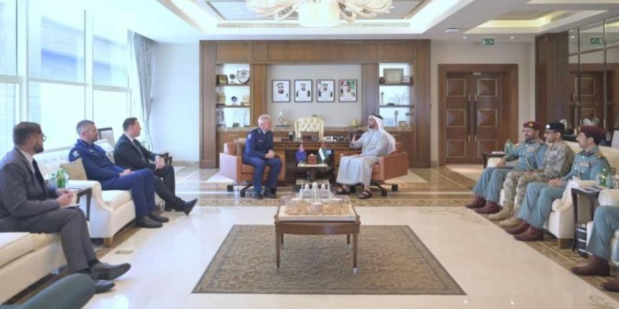 سيف بن زايد وقائد شرطة نيوزيلندا يؤكدان أهمية مواجهة الجريمة