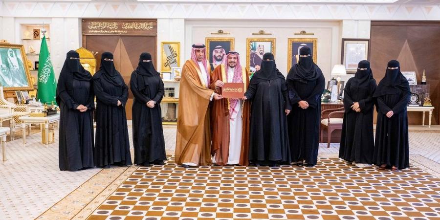 أمير القصيم يطلع على برامج جمعية "كنوز" وأبرز منجزاتها لعام 2024