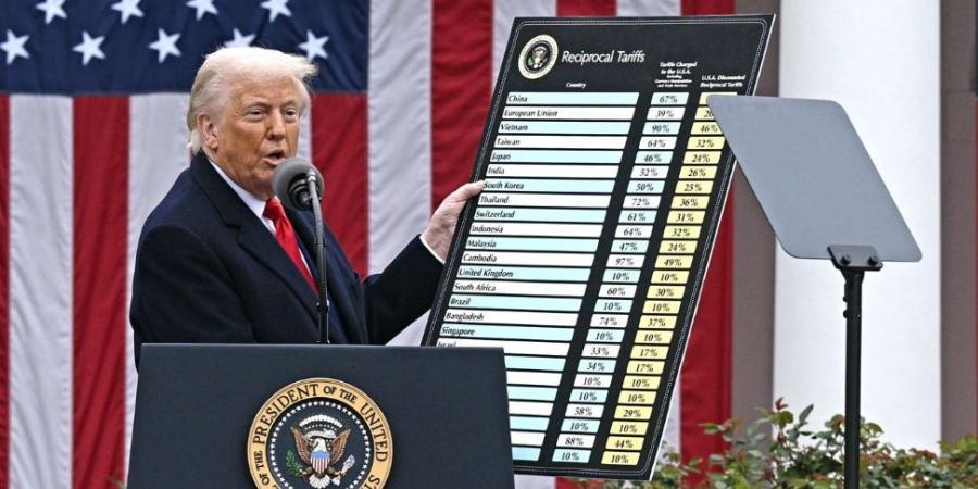 “أسوشيتد برس”: “ترامب” تجاوز صلاحياته بشن حرب تجارية ويواجه 7 قضايا