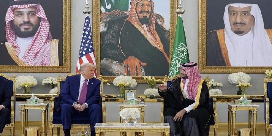 ترامب: قررت رفع العقوبات عن سوريا بعد مناقشات مع ولي العهد السعودي