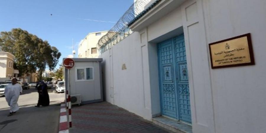 قنصلية تونس بطرابلس تدعو التونسيين في ليبيا إلى "توخي أقصى درجات الحذر إلى حين تحسن الأوضاع الأمنية"