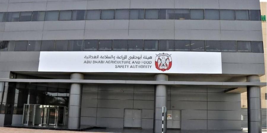 إغلاق 5 مطاعم و«سوبرماركت» مخالفة بأبوظبي