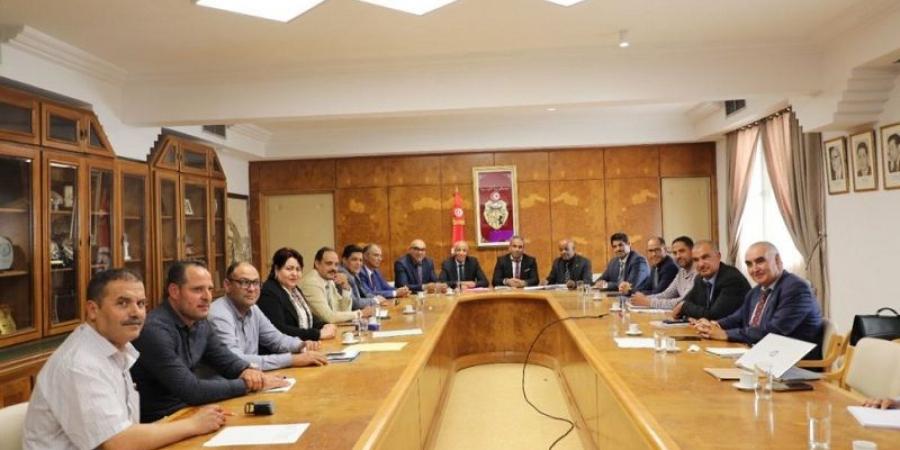 امضاء اتفاقية لتحويل 24 حافلة إلى عدد من جهات الجمهورية