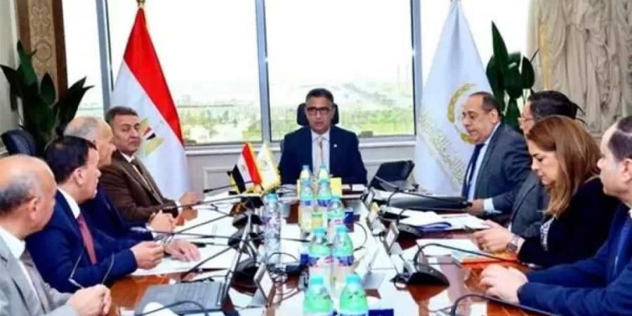 وزير التموين يجتمع برئيسي شركتي «النيل والإسكندرية» للمجمعات الاستهلاكية