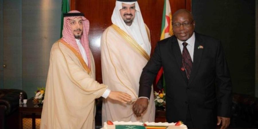 ابن عياف يحضر حفل سفارة زيمبابوي بمناسبة اليوم الوطني