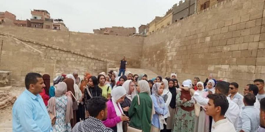 زيارات ميدانية لعدد من المواقع الأثرية تنظمها كليه الآثار