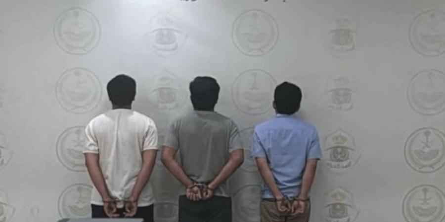 القبض على (3) مقيمين نشروا إعلانات حملات حج وهمية ومضللة
