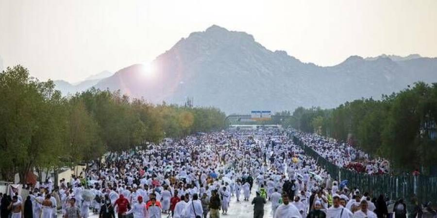 القبض على 3 مقيمين بمكة لترويج حملات حج وهمية عبر مواقع التواصل