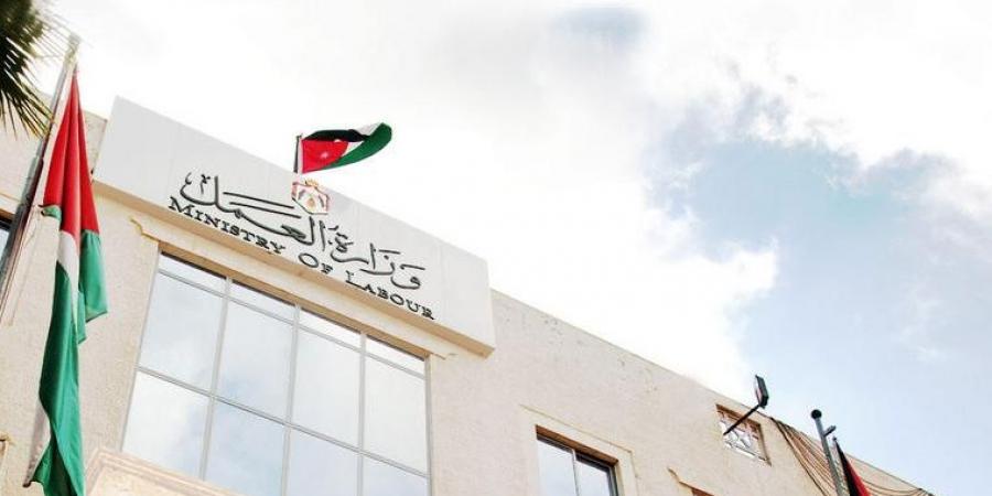 "العمل": التغييرات على مهنة "عامل نظافة" خاصة بالعمالة غير الأردنية في العمارات السكنية فقط