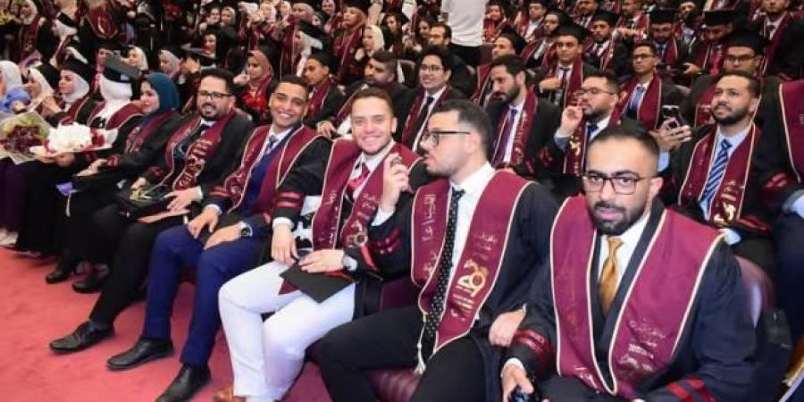 جامعة سوهاج تحتفل بتخريج الدفعة ٢٩ من كلية الطب البشري