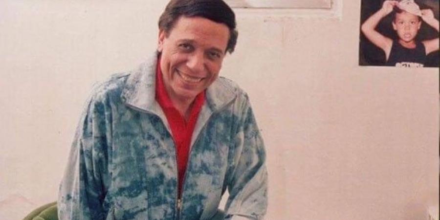 رامي إمام يحتفل بعيد ميلاد والده بصورة بتقنية الذكاء الاصطناعي