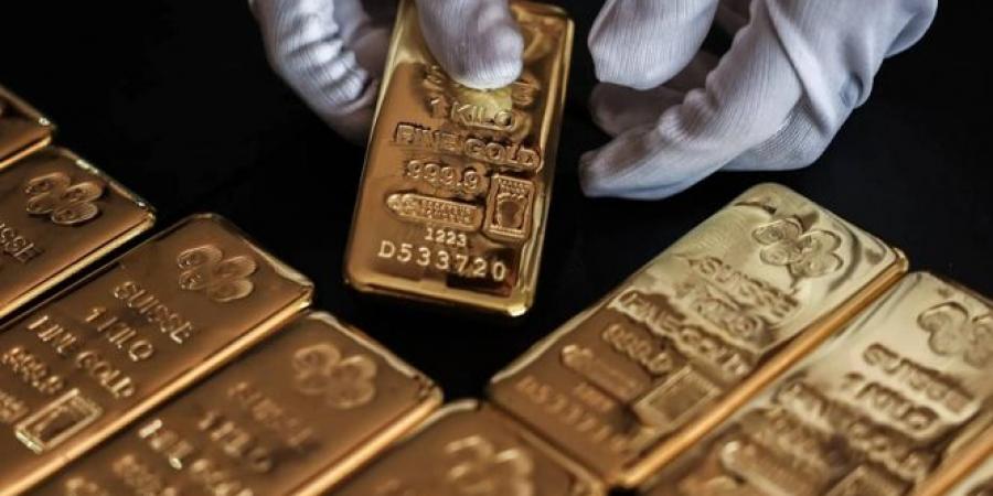 تقرير: المستثمرون يتخلون عن الذهب لصالح الأصول مرتفعة العائدات بعد تعليق الرسوم الجمركية