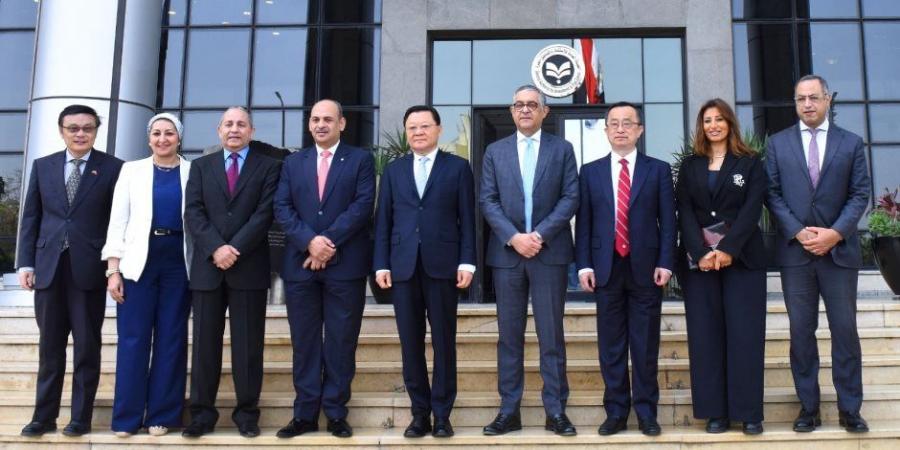 رئيس هيئة الاستثمار يلتقي حاكم مقاطعة قوانجدونج الصينية والوفد المرافق له