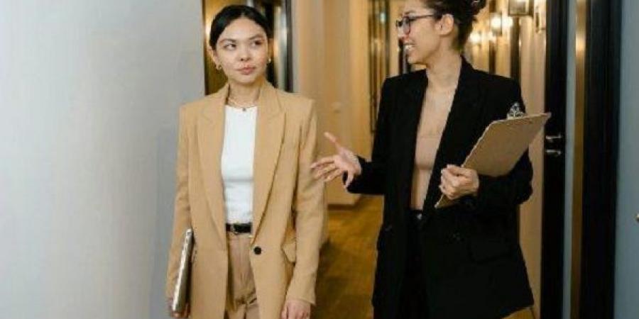 دليل المرأة العاملة لاختيار ملابس أنيقة ومريحة للعمل