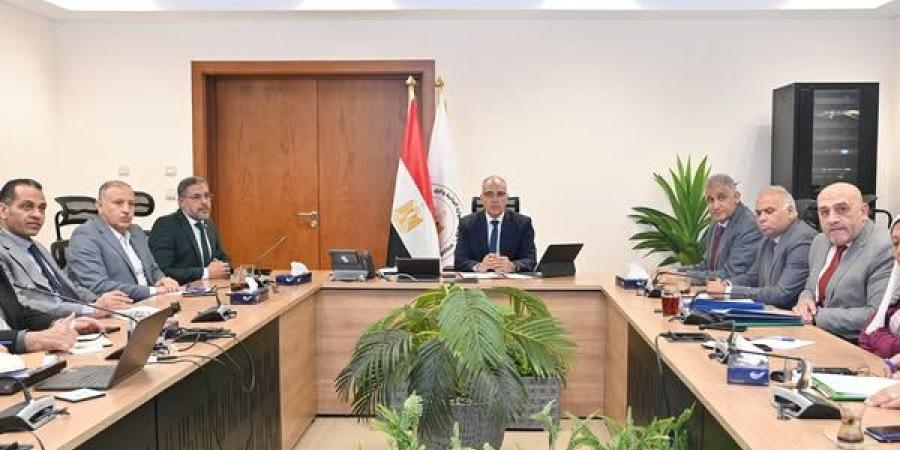 وزير الري يتابع تحسين إدارة المياه بالتحول لإستخدام "التصرفات"