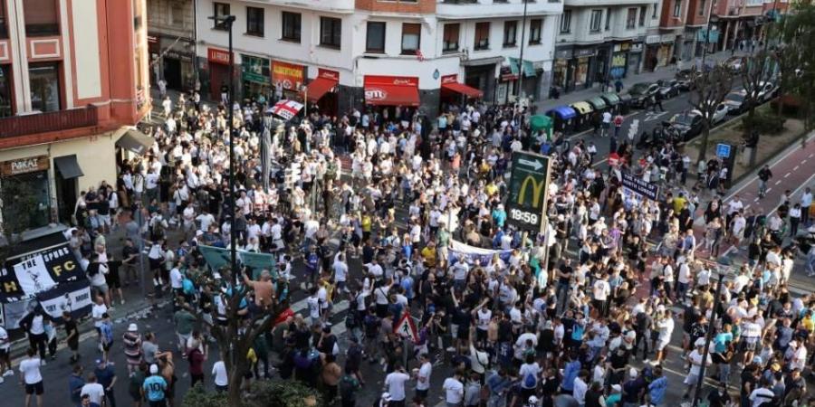 قبل نهائي مانشستر يونايتد وتوتنهام..الجمهور الإنجليزي يحول بلباو إلى ساحة حرب