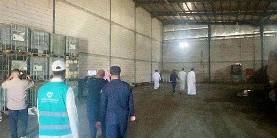 إغلاق مستودع لتكرير "الزيوت المستعملة" في جدة