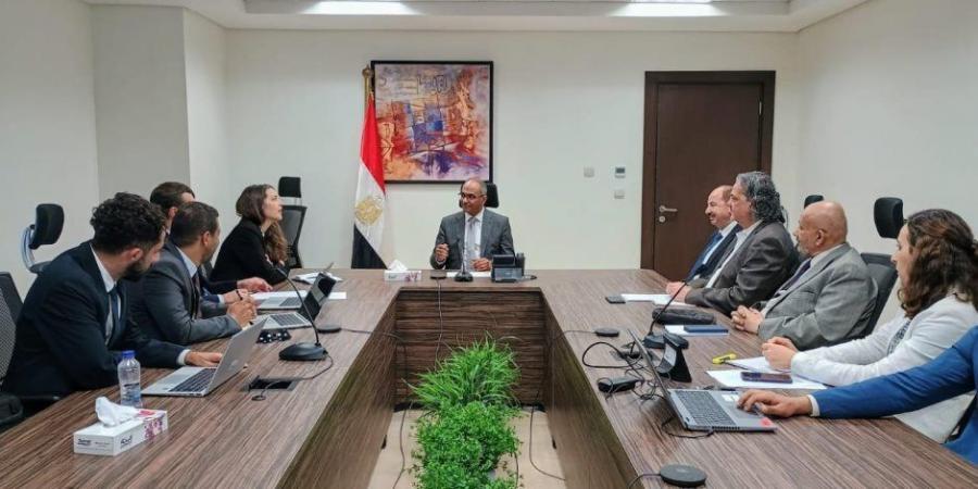 نائب وزير الإسكان يستقبل بعثة الوكالة الفرنسية للتنمية لبحث مجالات التعاون