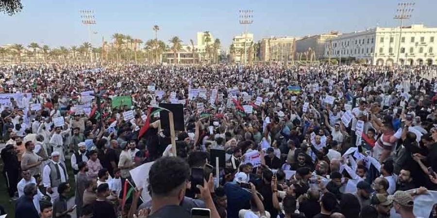 بعد أن أمهله المتظاهرون 24 ساعة... المنفي يعد بالتفاعل الايجابي مع الليبيّين
