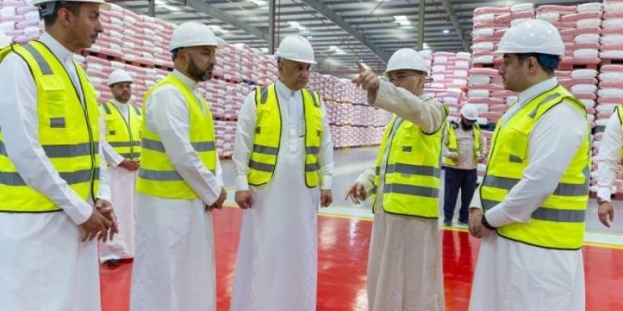 مُحافظ الأمن الغذائي يتفقد جاهزية الصوامع التخزينية وشركات المطاحن بمنطقة مكة المكرمة