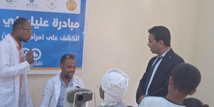 الكشف على 780 حالة وتوزيع 340 نظارة طبية بقرية بهجورة