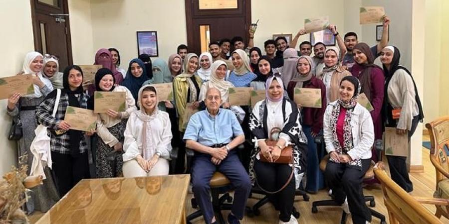 صيدلة الجامعة المصرية الروسية تنظم معرض فم أخضر.. حياة صحية.. بالأسماء