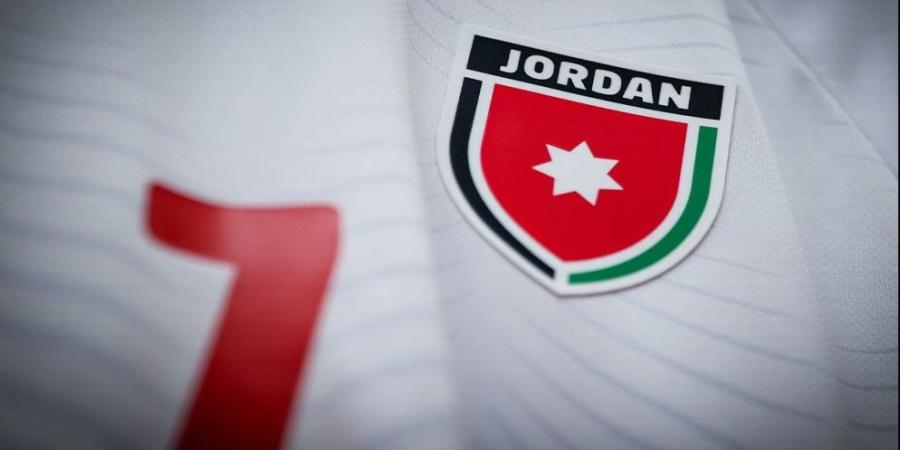 شاب اردني في امريكا للأردنيين :هكذا يمكنك السفر  ..  "احجز طيارتك وشجّع المنتخب" ..  فيديو