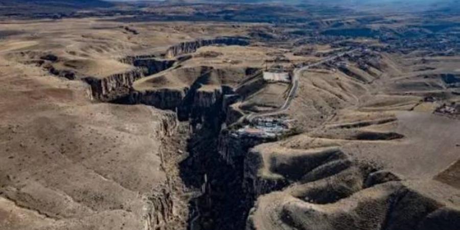زلزال بقوة (6.5) درجات يضرب كولومبيا
