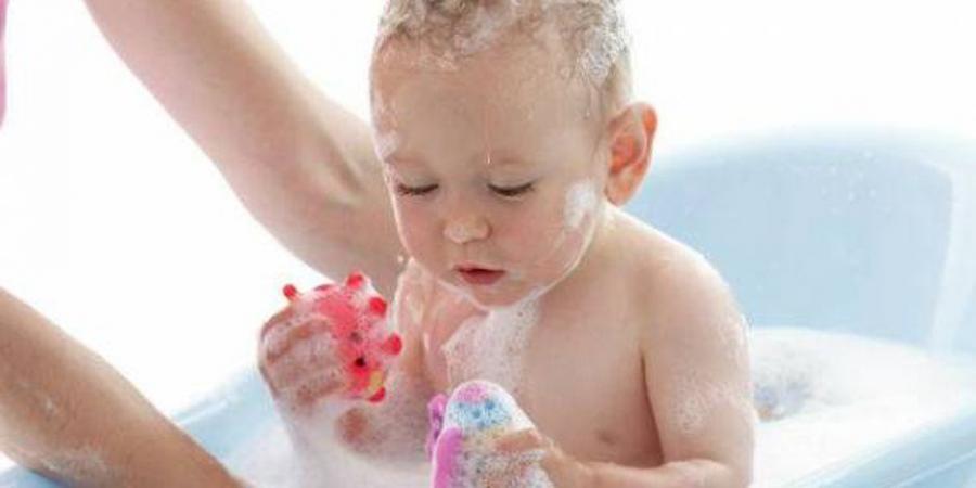 اليوم العالمى للاستحمام.. 5 أخطاء شائعة عند تنظيف الشعر