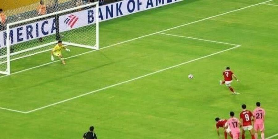 تريزيجيه يمنع زيزو من تسديد ركلة الجزاء في مباراة الأهلي ضد إنتر ميامي (فيديو)