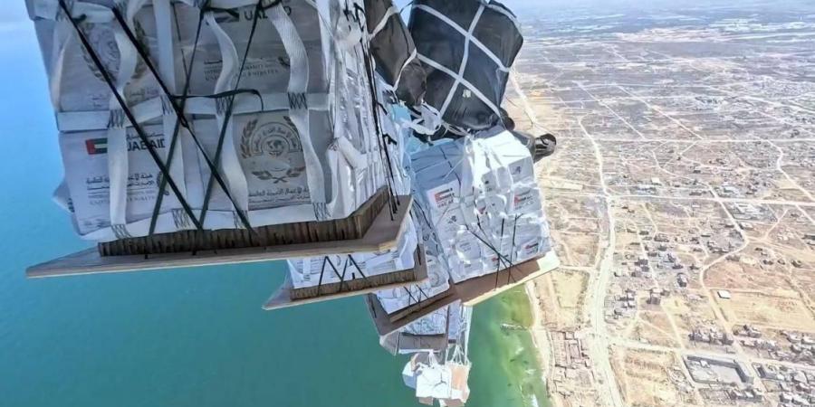 الإمارات تنفذ الإنزال الجوي الـ71 للمساعدات في قطاع غزة
