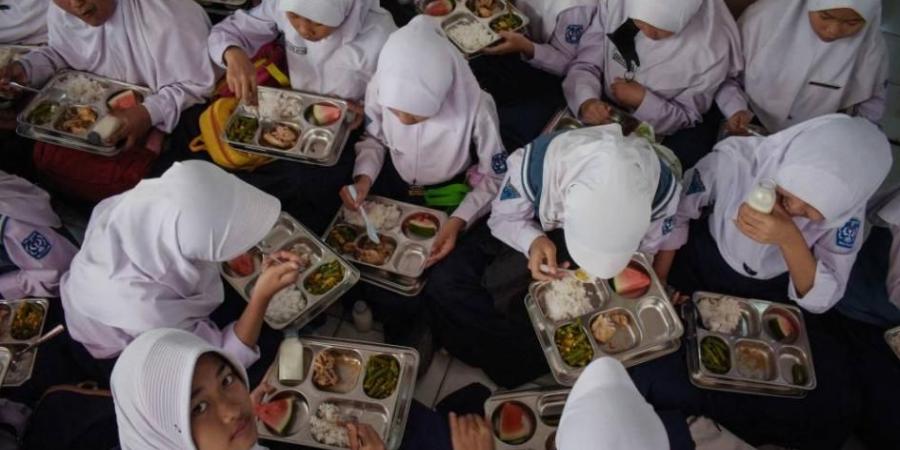 وجبات مدرسية تسمم 365 طالباً في إندونيسيا