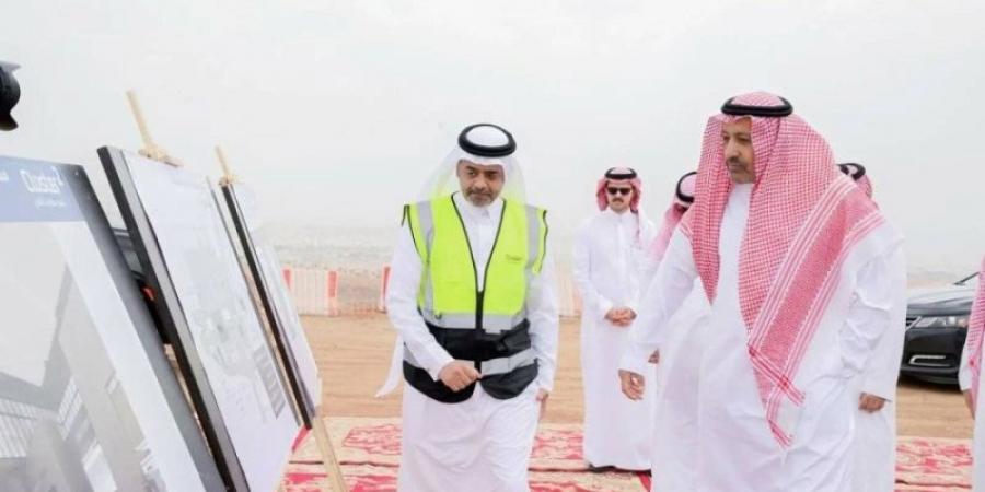 أمير الباحة يتفقّد مشروع توسعة مطار الملك سعود